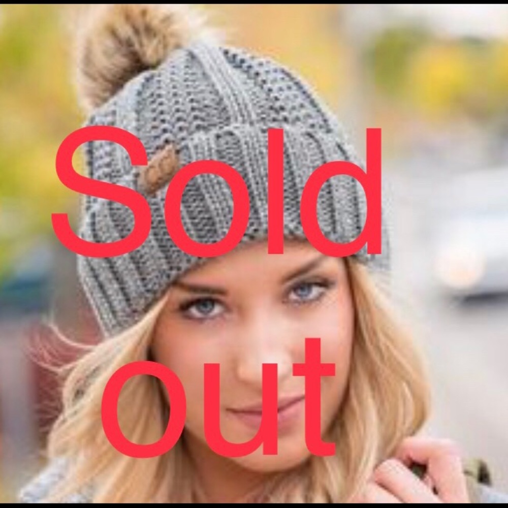 😍Last 1 !!!!!!!!!!!!!CC Pom fleece lined beanie